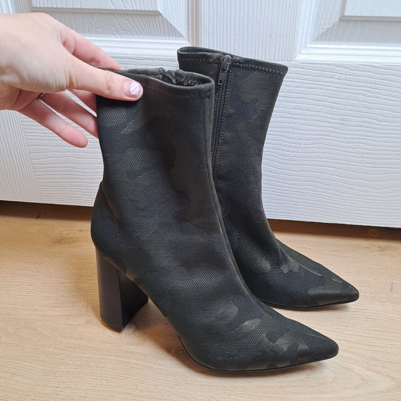 Jeffrey Campbell Dark Green Camo Print Going Out  Siren Ankle Sock Boot Siz 8.5M - Picture 1 of 8